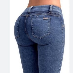 Butt lifter L.O.W.L.A skinny jeans with removable pads.